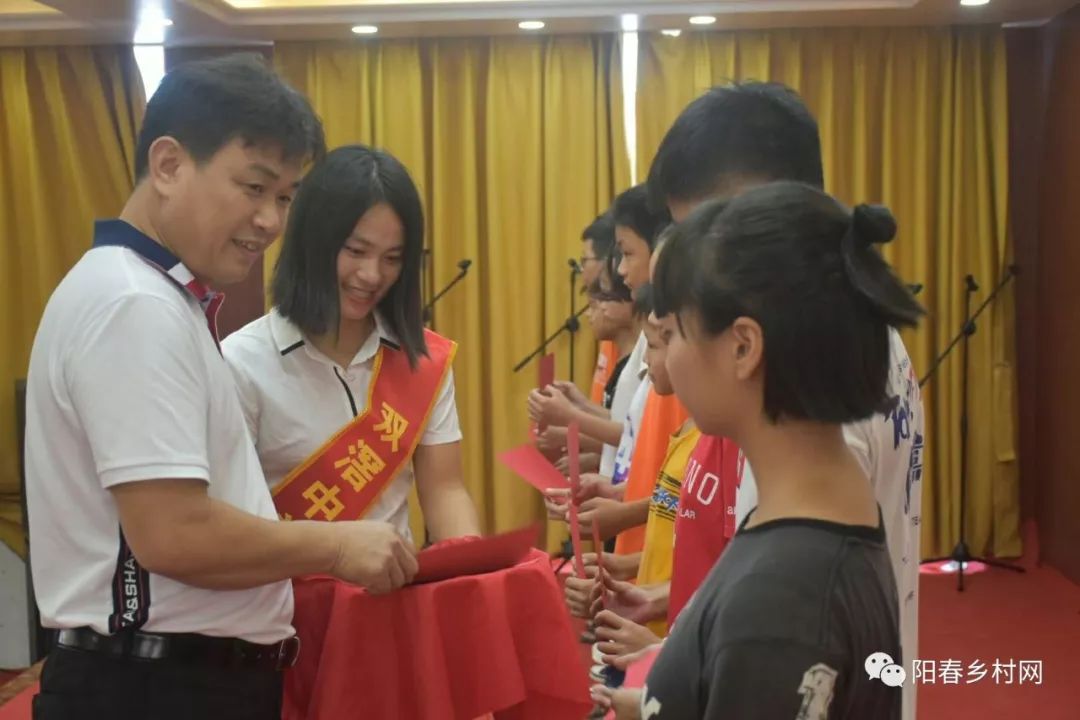 双滘镇举行2019年奖教奖学助学大会，138名教师、103名学生被奖励，102名学生被资助
