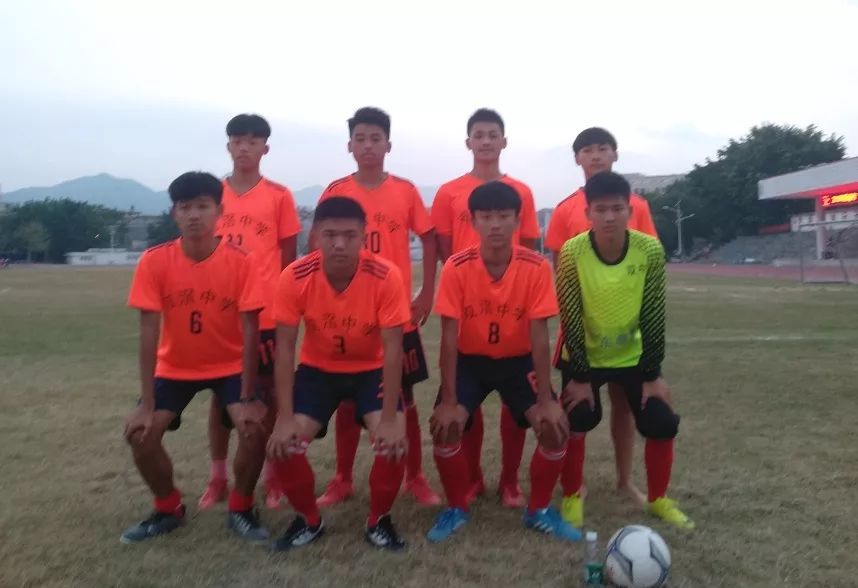 双滘中学足球队在阳春“市长杯”中挺进决赛