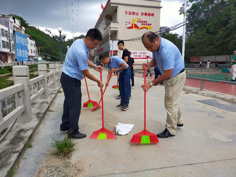 双滘镇：开展环境卫生大扫除活动