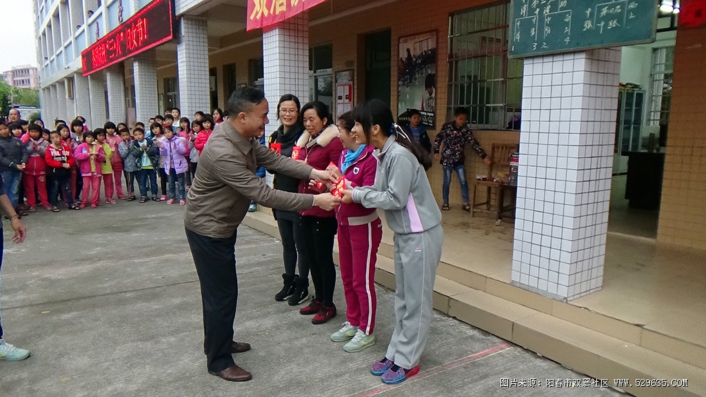 双滘镇中心小学热烈庆祝“三八”妇女节