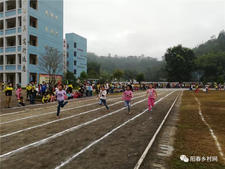 双滘镇中心小学第二届体育节开幕