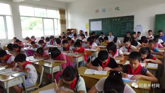 珠海市香洲区第十九小学到双滘镇中心小学开展结对帮扶活动