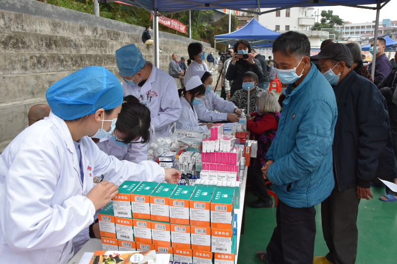 结对帮扶护健康送医送药助振兴大型义诊活动在双滘镇举行